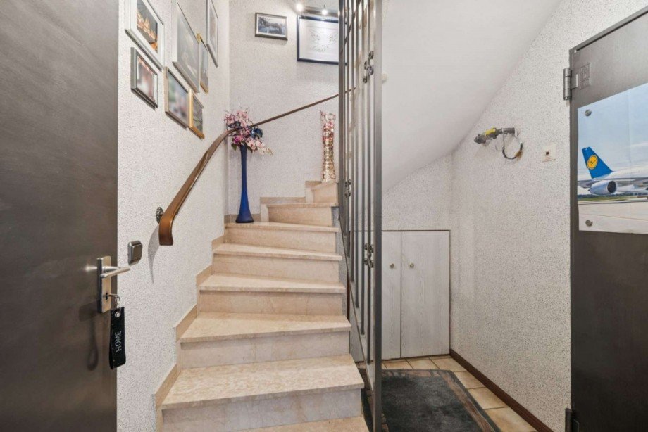 Treppenhaus Doppelhaush�lfte Wiesbaden