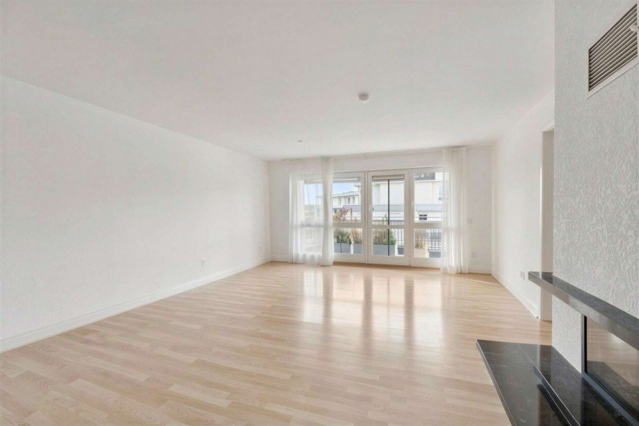 Homestaging Wohnzimmer Penthouse Wiesbaden (11) - (KI generiert) Penthousewohnung Wiesbaden
