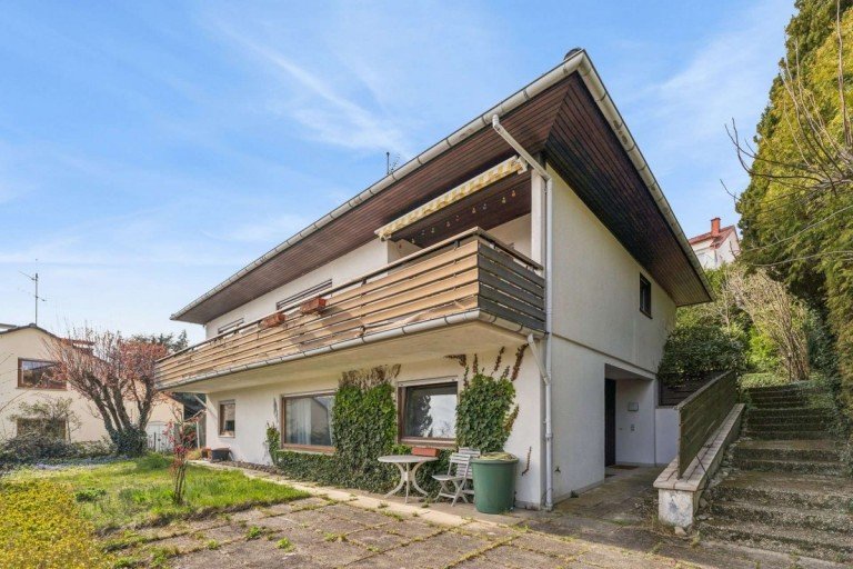 Niedernhausen-Engenhahn Hausansicht Niedernhausen Einfamilienhaus Ger�umiges Einfamilienhaus mit Einliegerwohnung mit Traumblick in Niedernhausen-Engenhahn