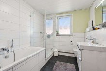 Badezimmer Reihenmittelhaus Mainz Kostheim Gepflegtes modernisiertes Reihenhaus in S�dausrichtung sch�ner Garten ruhige Lage Mainz Kostheim