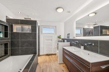 Badezimmer Eppstein Einfamilienhaus  (25) Modernisiertes Einfamilienhaus mit Option Einliegerwohnung in guter Wohnlage von Eppstein Bremthal