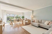 Homestaging Wohnzimmer - (KI generiert) Gepflegtes modernisiertes Reihenhaus in S�dausrichtung sch�ner Garten ruhige Lage Mainz Kostheim