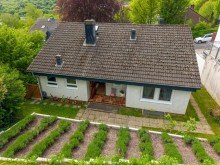 Luftbild Modernisiertes Einfamilienhaus mit Option Einliegerwohnung in guter Wohnlage von Eppstein Bremthal