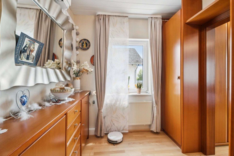 Schlafzimmer Doppelhaush�lfte Wiesbaden
